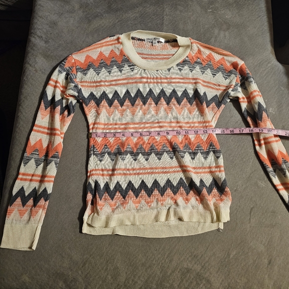 Chevron Patterned Sweater - Picture 3 of 4